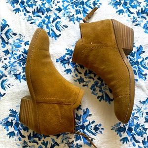 Splendid suede bootie back zip up